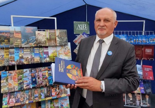 30_let_aiv.jpg 30_let_aiv.jpg